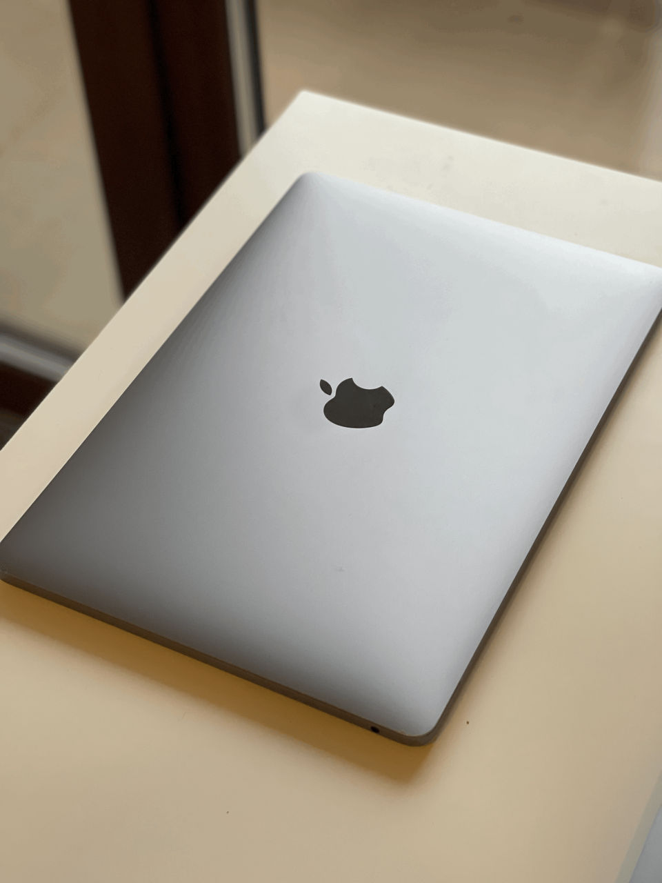 MacBook Pro (13inch, 2017, Two Thunderbolt 3 ports) MacBook Pro (13inch, 2017, Two Thunderbolt 3 ports)