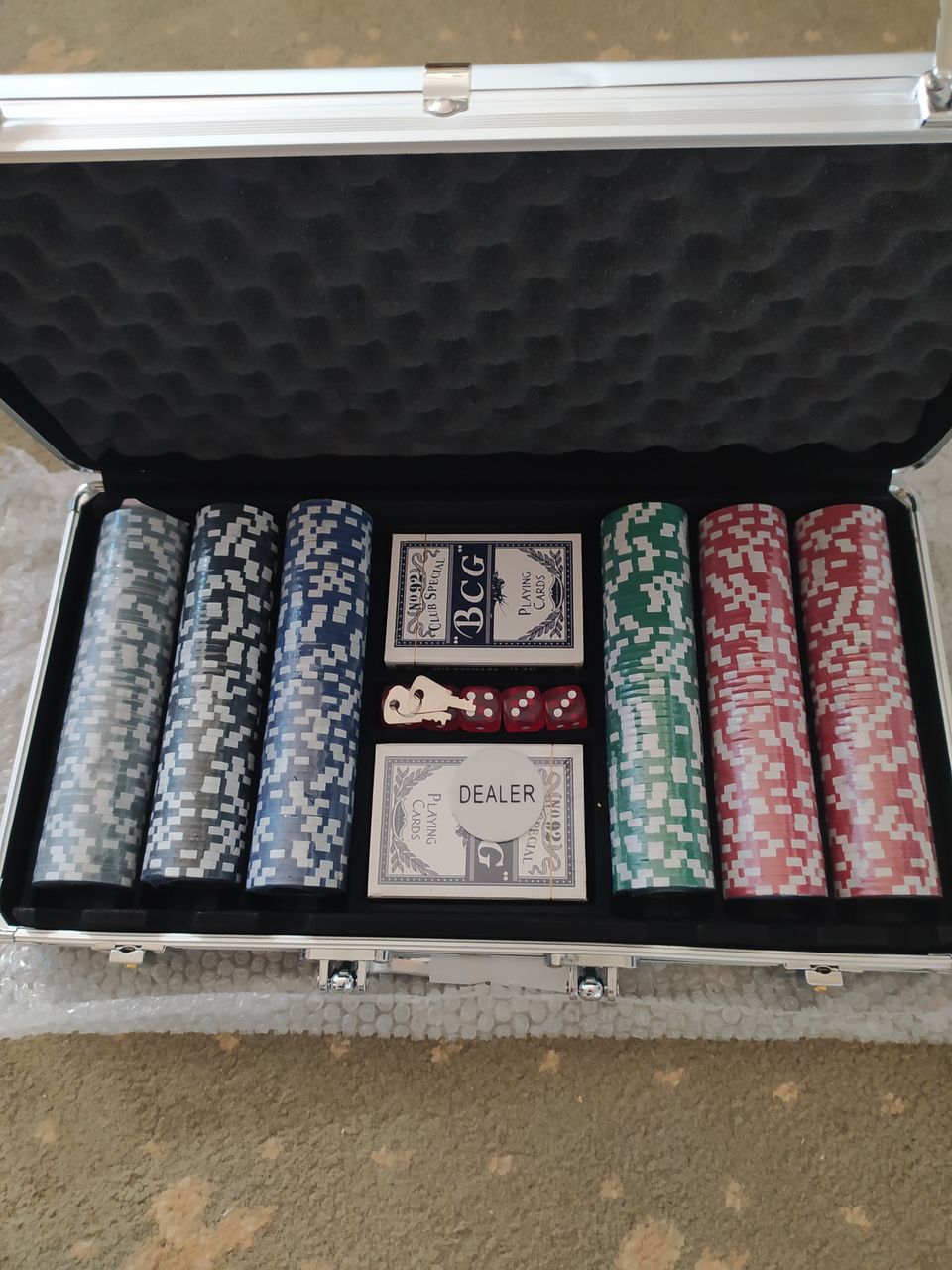 Set de poker Покерный набор на 300 фишек в кейсе c номиналом фото 1