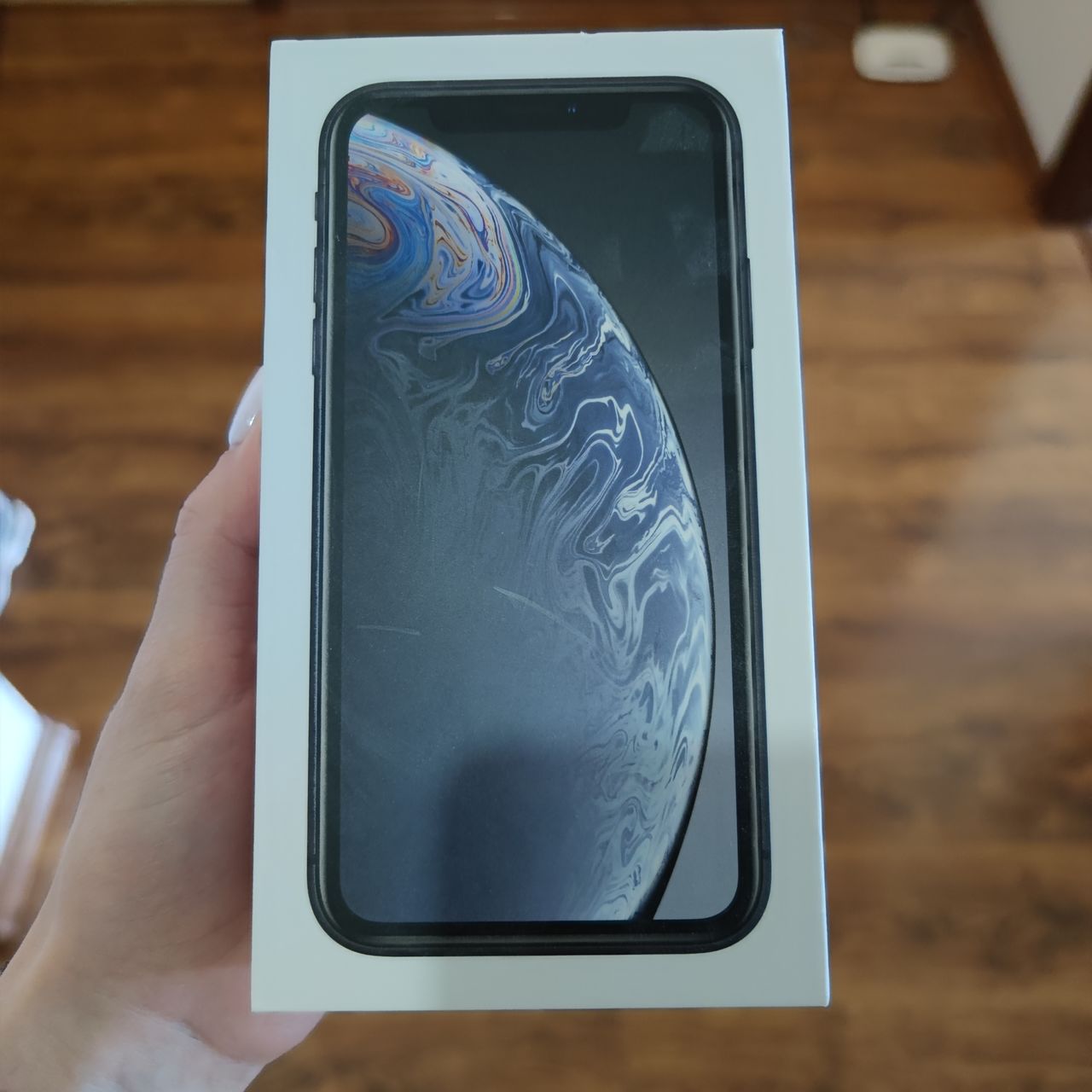 Iphone xr на столе все цвета