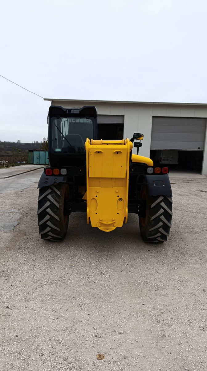 Încărcător telescopic JCB foto 1