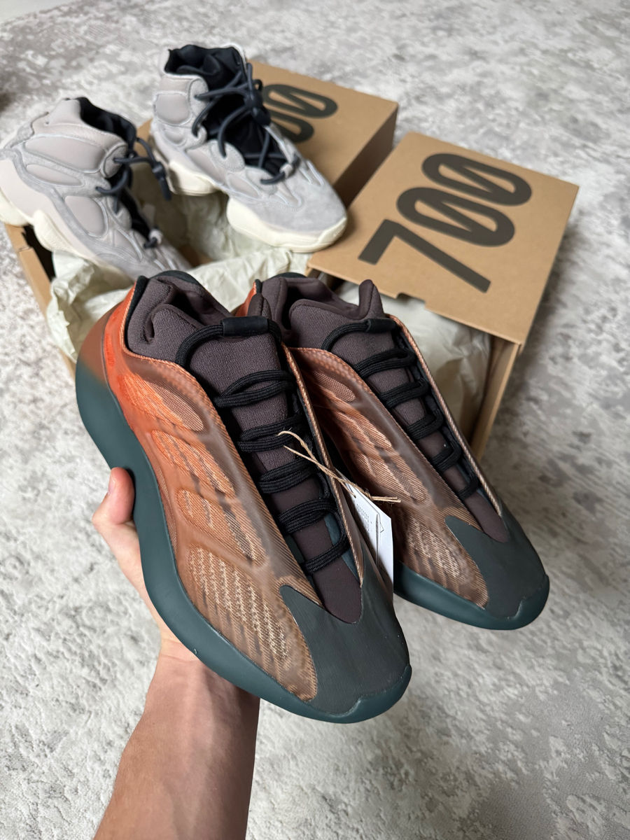 Yeezy boost 700 фото 1