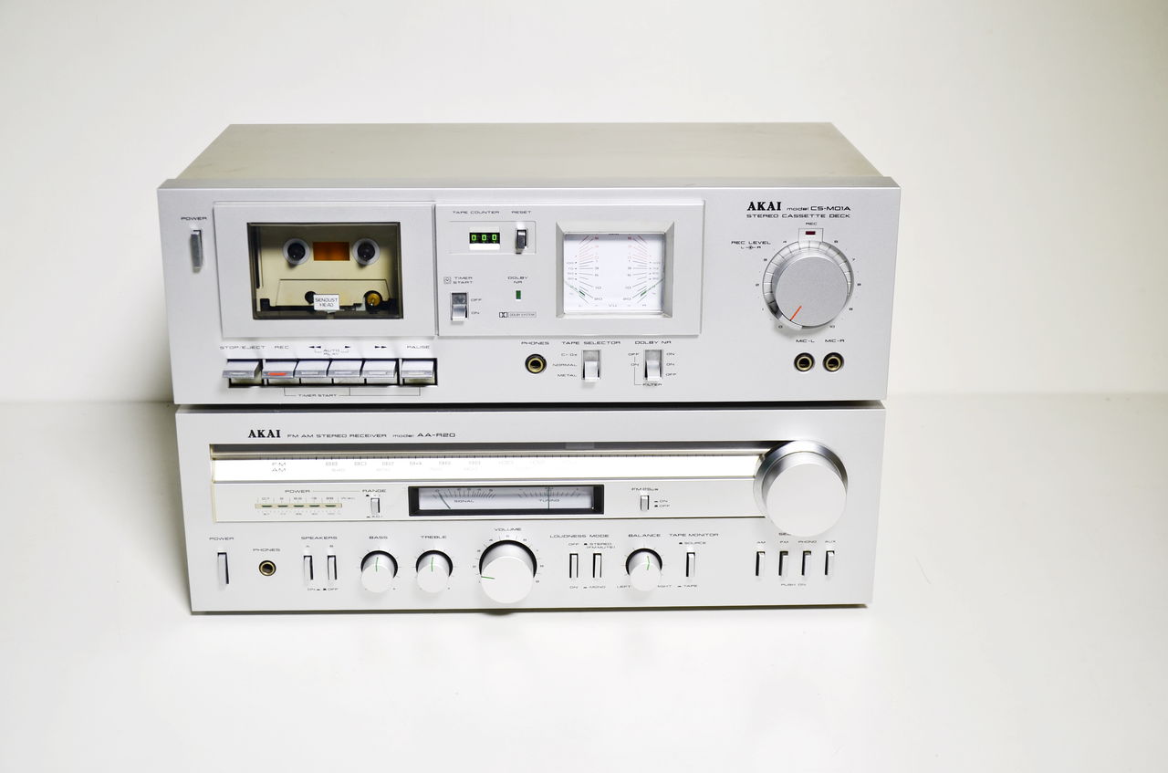 AKAI Stereo receiver AA-R20 & AKAI Stereo Deck CS M01A фото 0