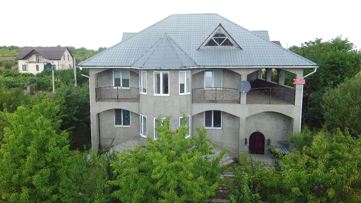 Casă 301 m² pe teren 6 ari