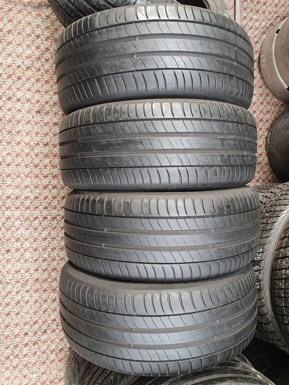 225/45/ R17- MICHELIN.