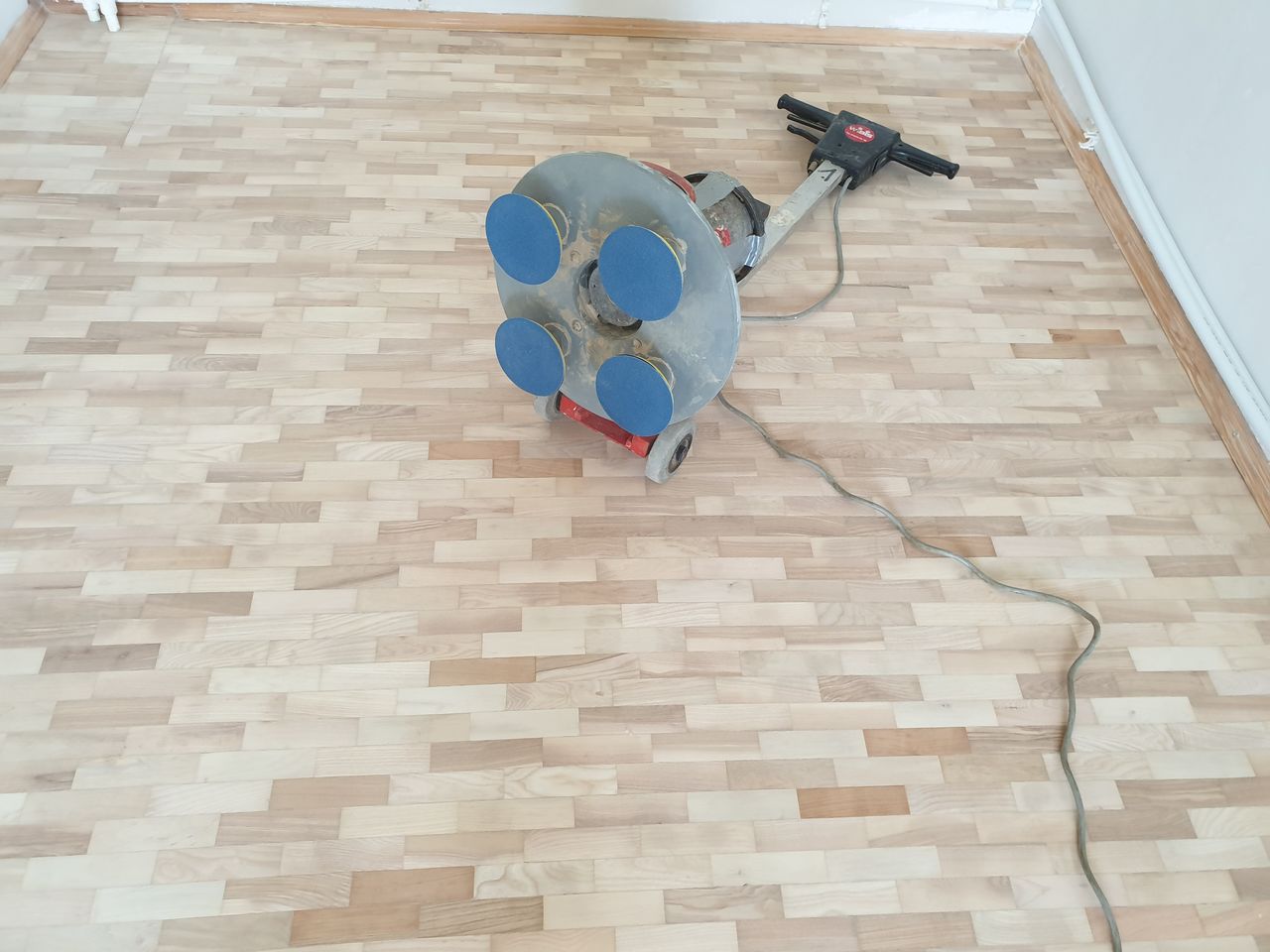 Parchet service, restaurare parchet vechi, instalare, tonare, lacuire parchet, europrelucrare. foto 1