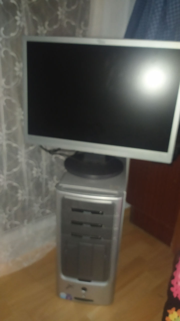 Computator și monitor