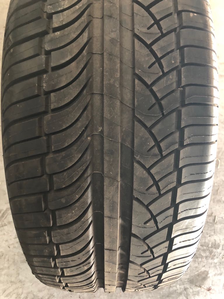 255/45 R18