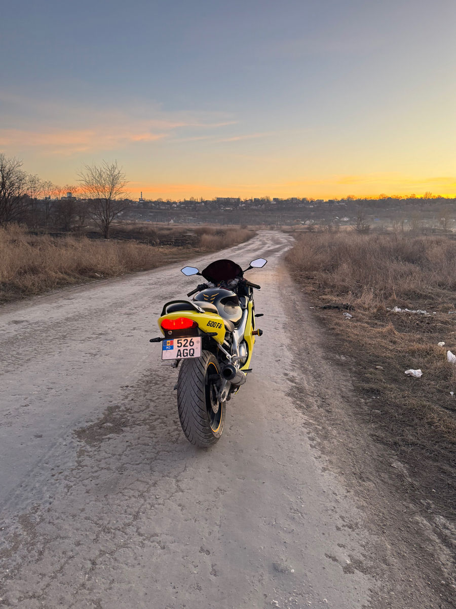 Honda CBR 600 foto 2