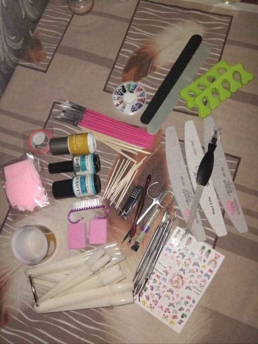 Vând urgent materiale pentru unghii!!!!!! foto 1
