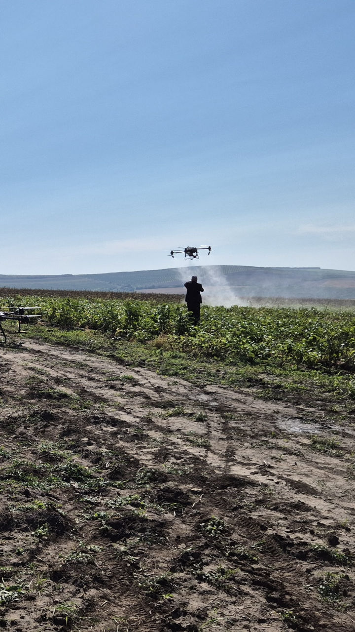 Stropire Agricolă Profesională cu Drone Agricole/ Профессиональное Опрыскивание Полей Агро Дронами  foto 5