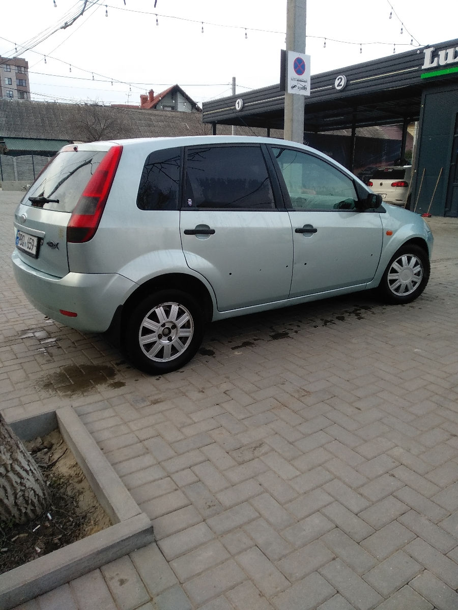 Ford Fiesta foto 3