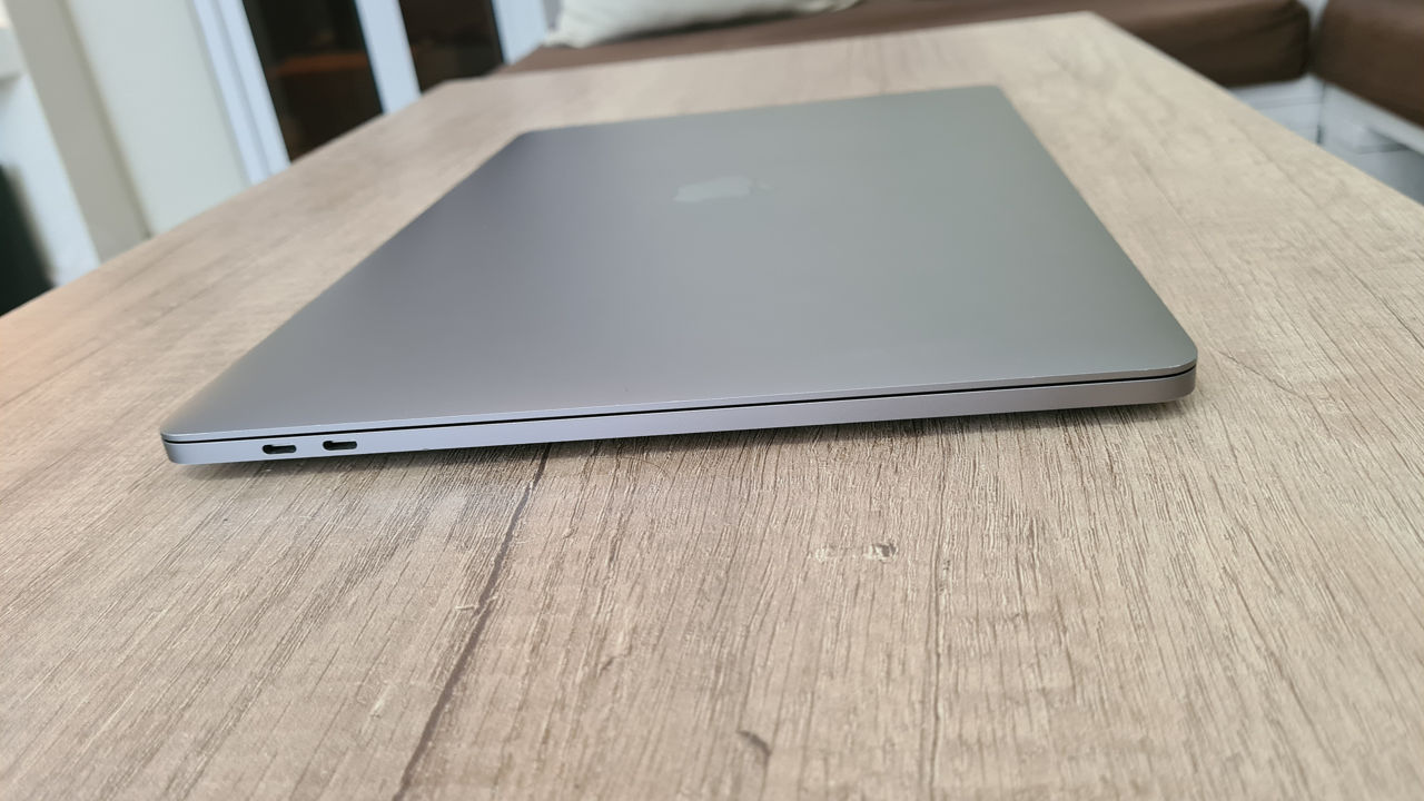 Macbook Pro 15 2019 (i9 16x 5.00Ghz, 16Gb, 512Gb, Radeon PRO Vega 4Gb) foto 8