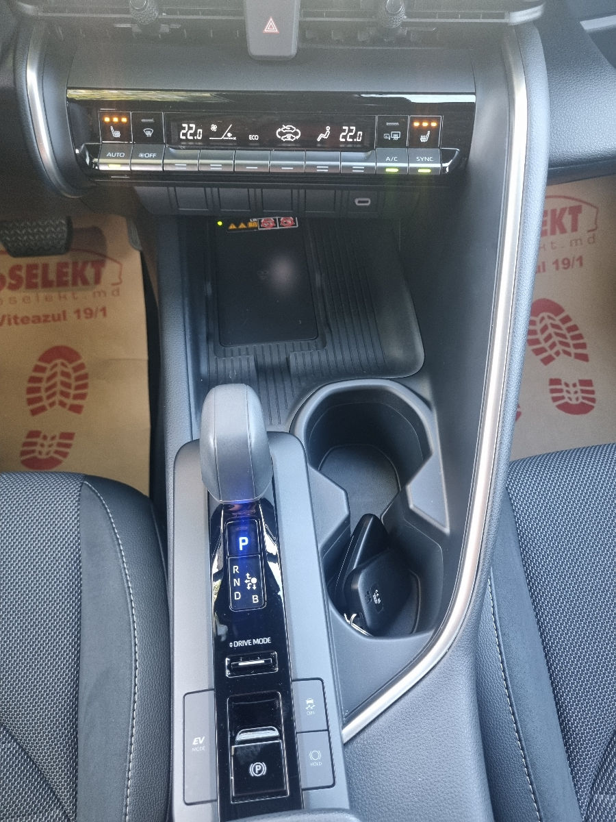 Toyota C-HR 2024 photo 12