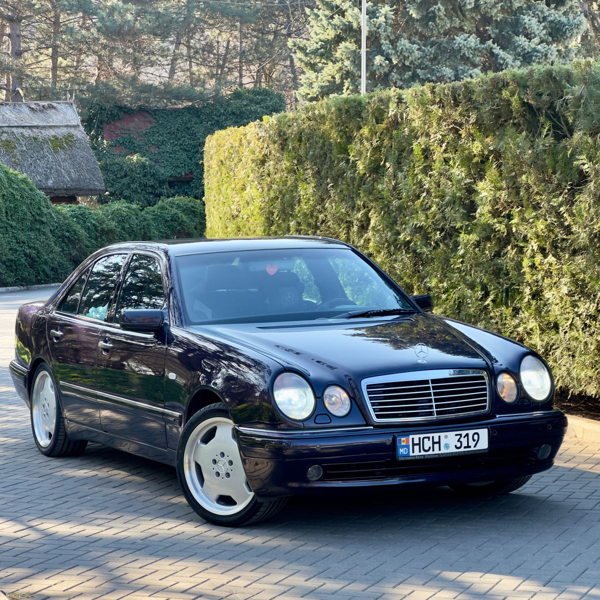 Mercedes E-Class фото 1