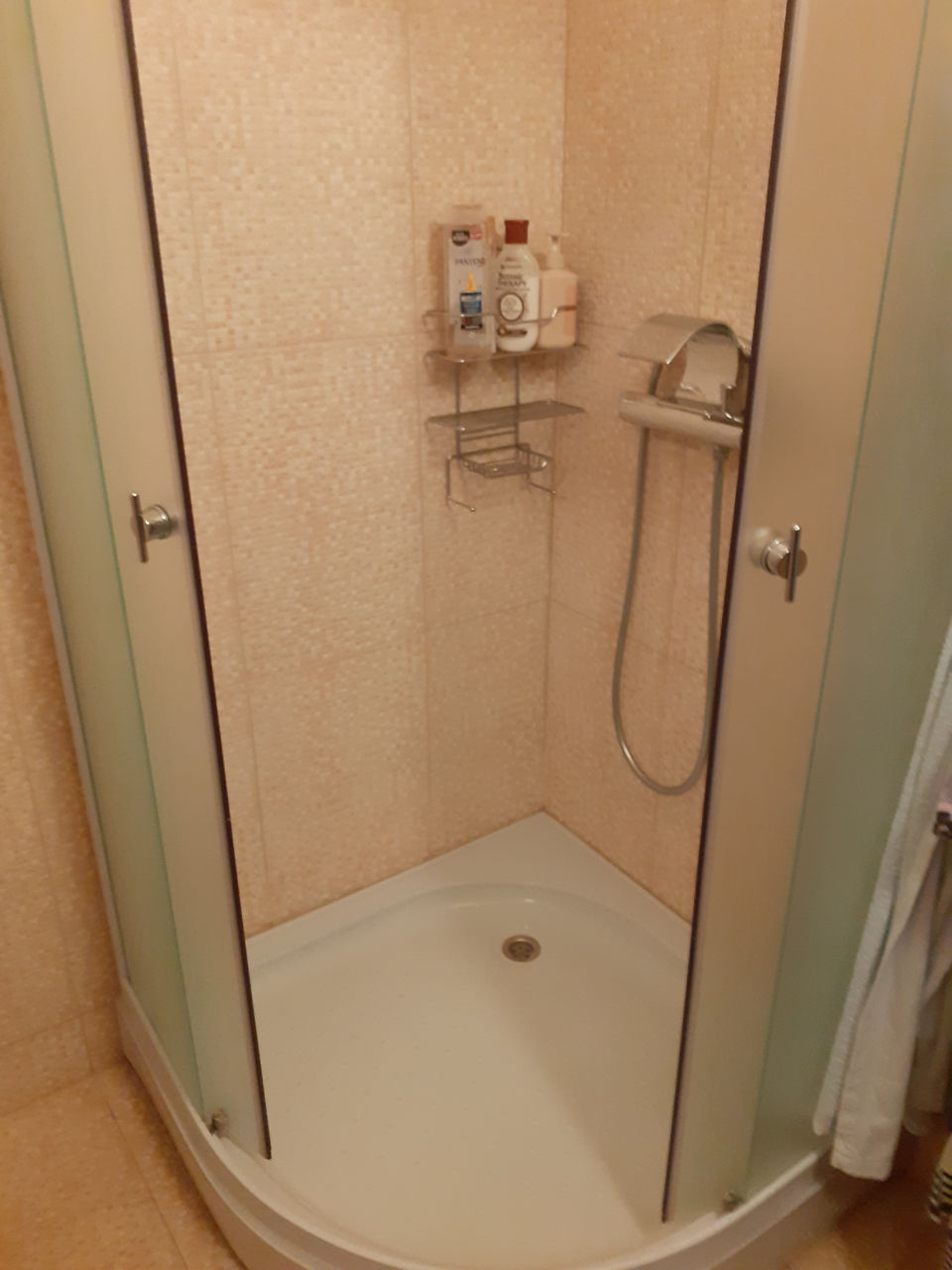 Продаю душевую кабину б/у произв,германия grohe 90/90 цена 1500лей