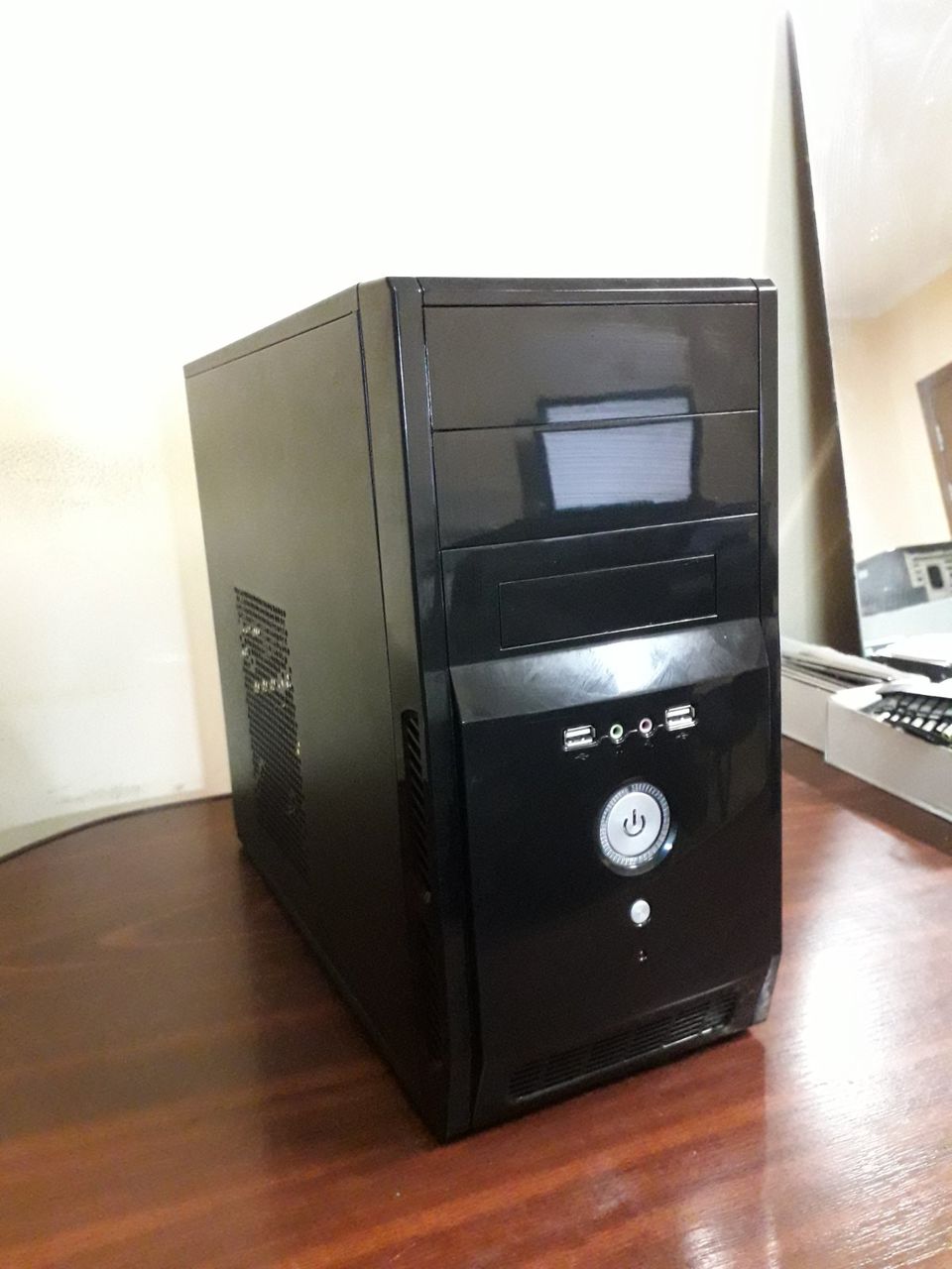Intel Pentium G2030, 2 ядра, 2 потока, 3.00 GHz / 4 GB RAM / 500 GB HDD