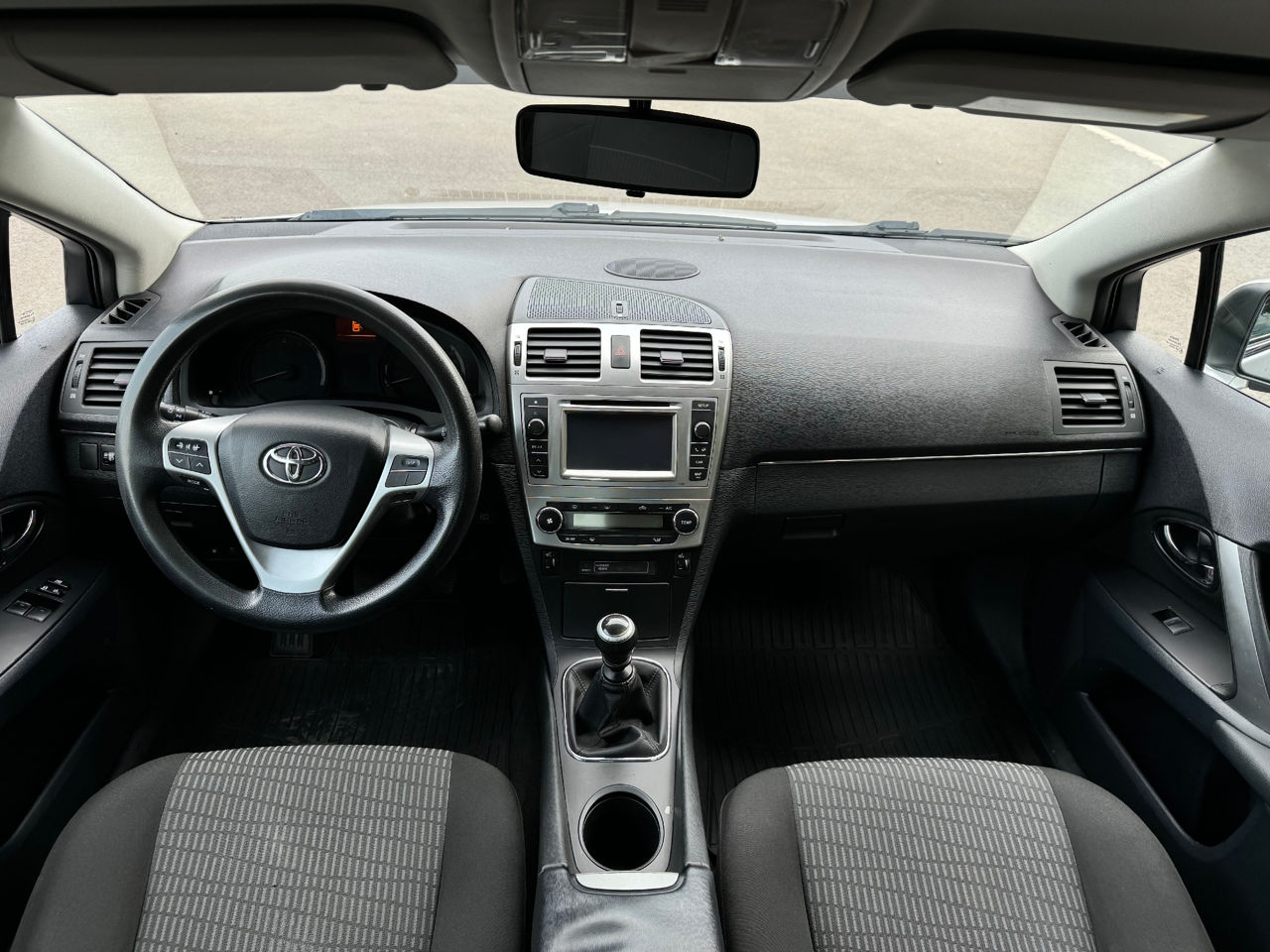 Toyota Avensis foto 9