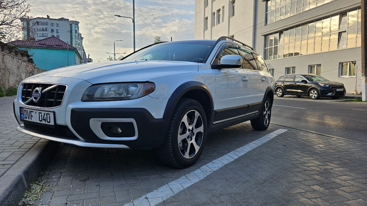 Volvo XC70 фото 2