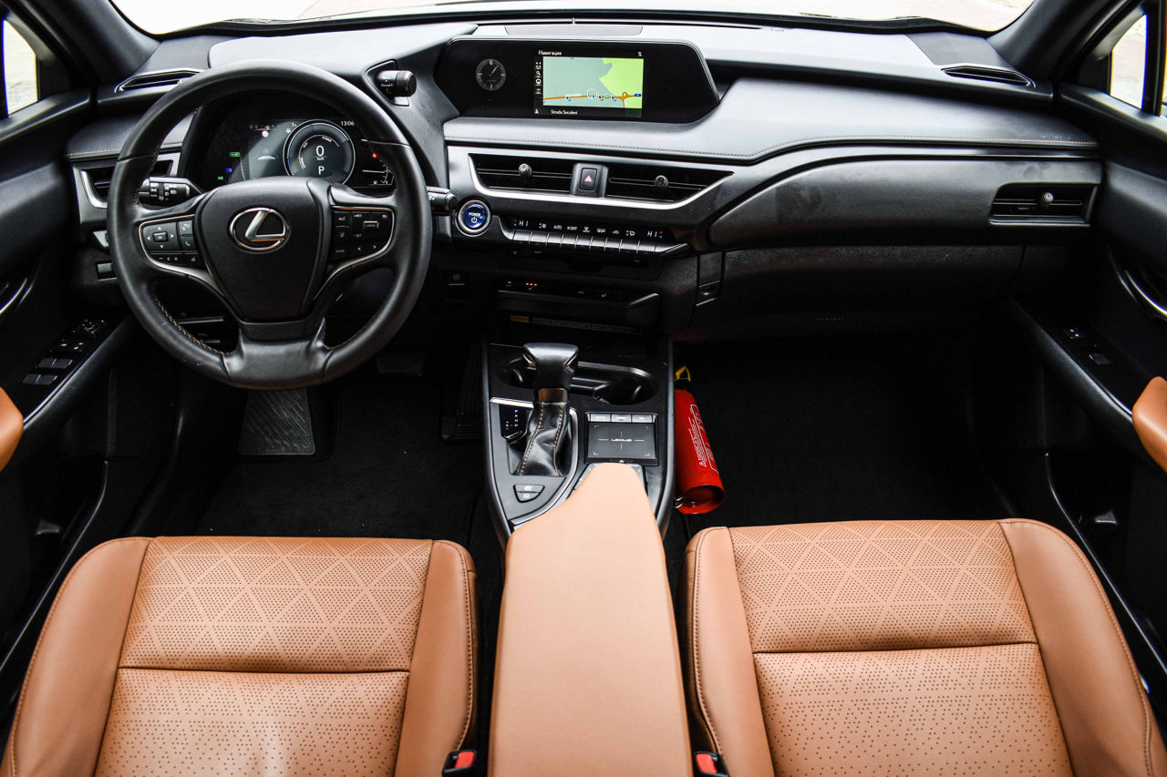 Lexus UX foto 9