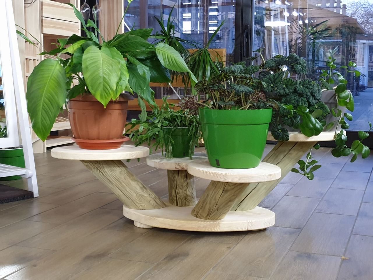 Компания "Avantaj AV" Предлагает:  цветники разных конфигураций. Будки для ваших питомцев фото 5