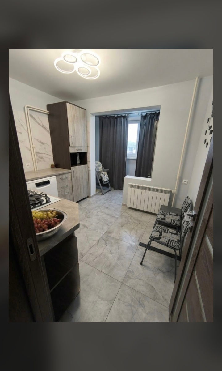 Apartament cu 3 camere, 72 m², 9 etaj