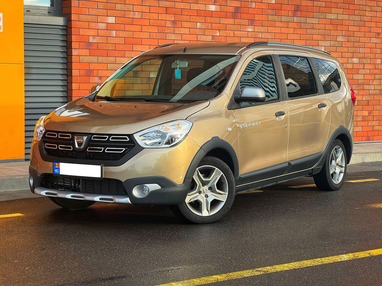 Dacia lodgy stepway 7 locuri - chirie auto - авто прокат - rent a car foto 0