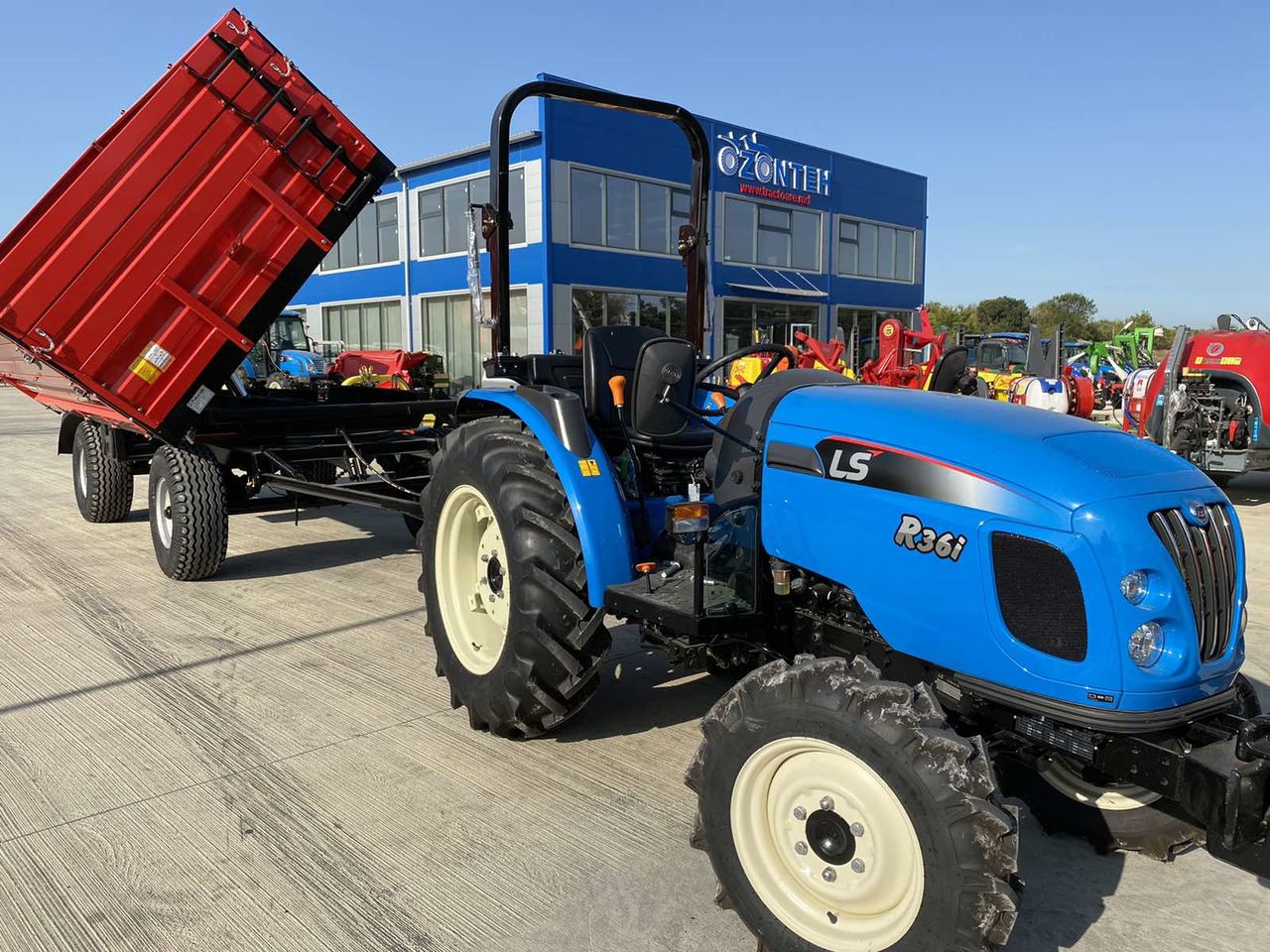 Se vinde tractor Leus R36i  si remorca Polazoglu cu doua axe basculabila in 3 parti!!! foto 3