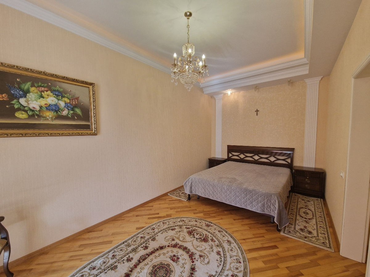 Apartament cu 2 camere, 70 m², Centru, Chișinău foto 3