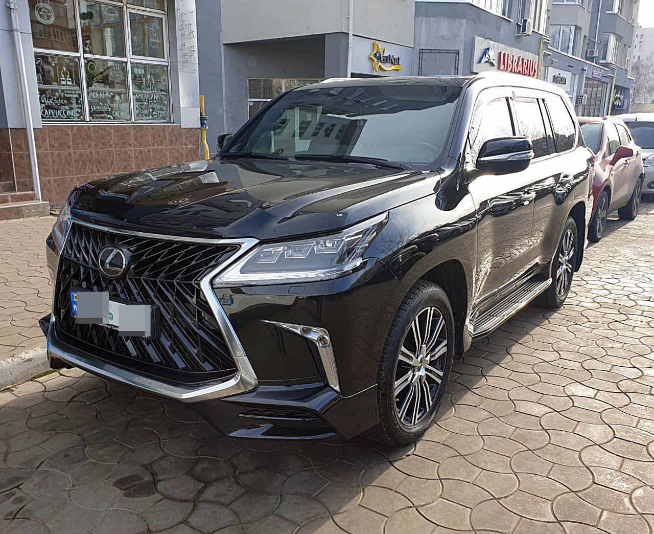 Lexus LX Series фото 1