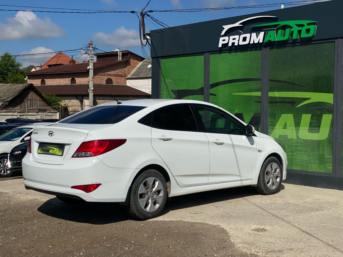 Hyundai Solaris foto 4