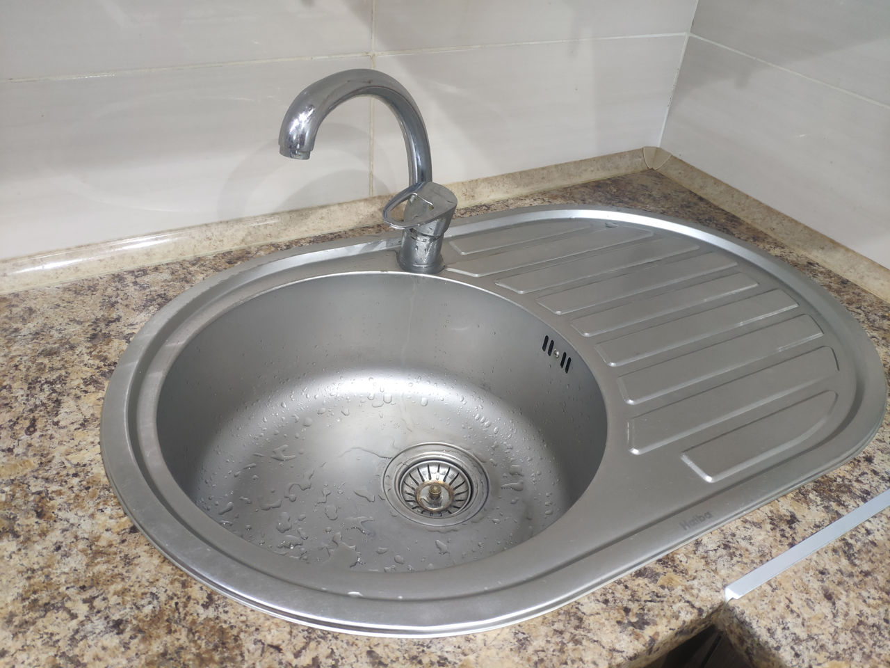 Кухонная мойка с краном б/у в хорошем состоянии