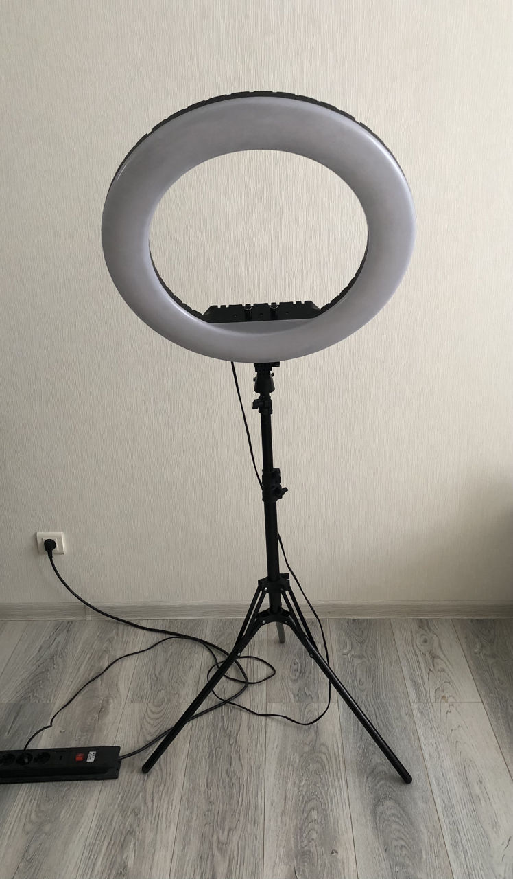 Кольцевая LED лампа RL-21 (54см) - б.у, но в идеальном состоянии.