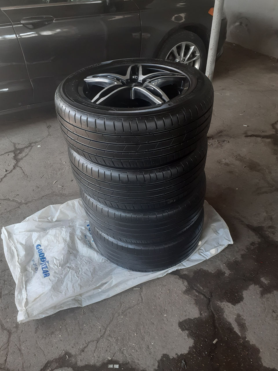 Хорошая летняя резина 225-55-R17 Hankook