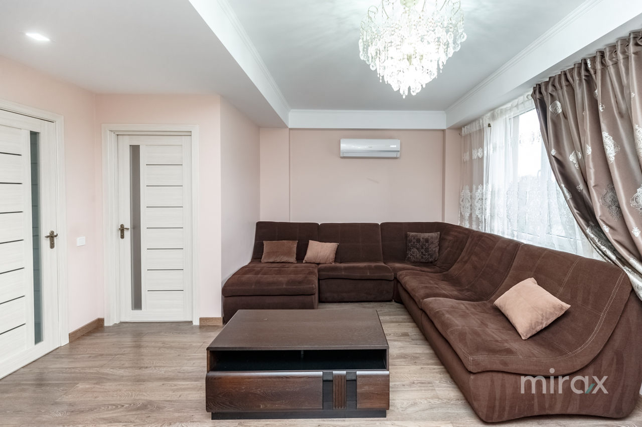 Apartament cu 3 camere, 110 m², Buiucani, Chișinău foto 1