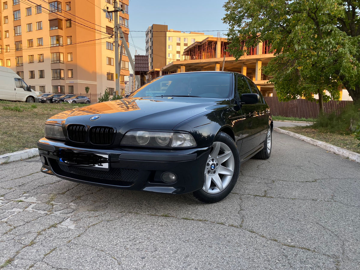 BMW 5 Series фото 3