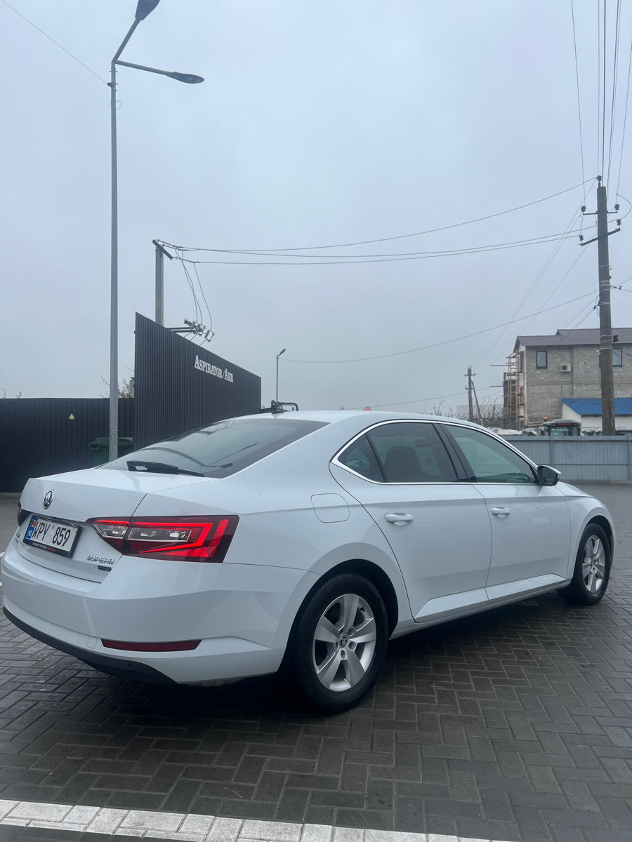 Skoda Superb foto 4