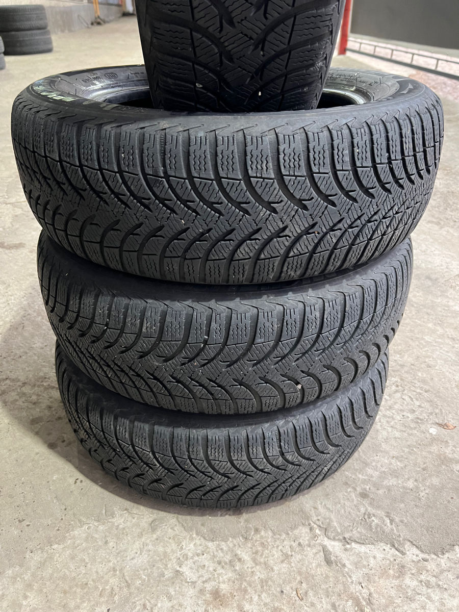Продам 4 б.у шины 195/60 R15 Michelin Alpin Winter фото 1