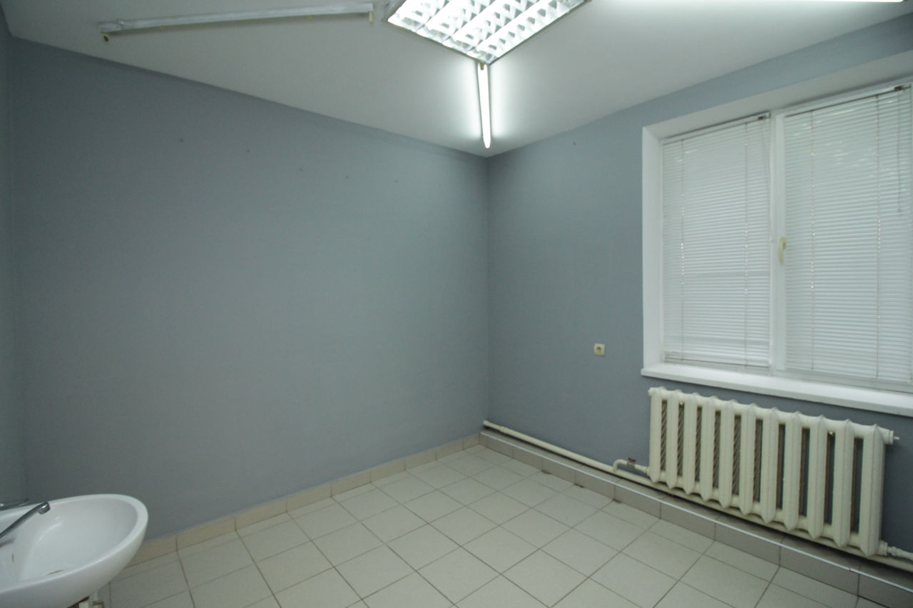 Chirie - spatiu comercial - str. Kiev - intrare separata - este apa foto 2