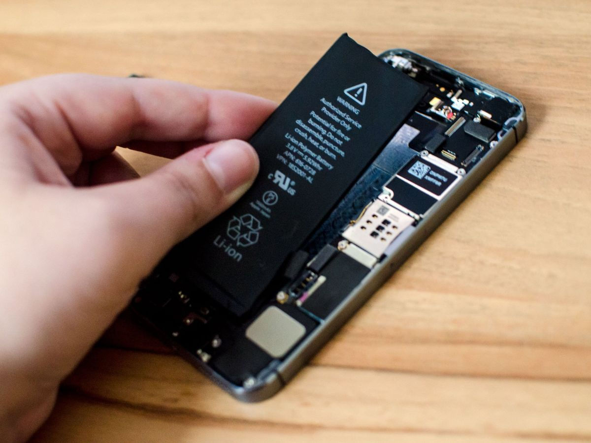 Înlocuim rapid și calitativ bateria la iPhone-ul dvs.! фото 0