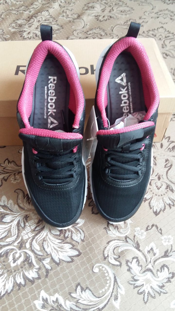 Продам новые кроссовки реебок, размер 39, 25,5 см. стельки.