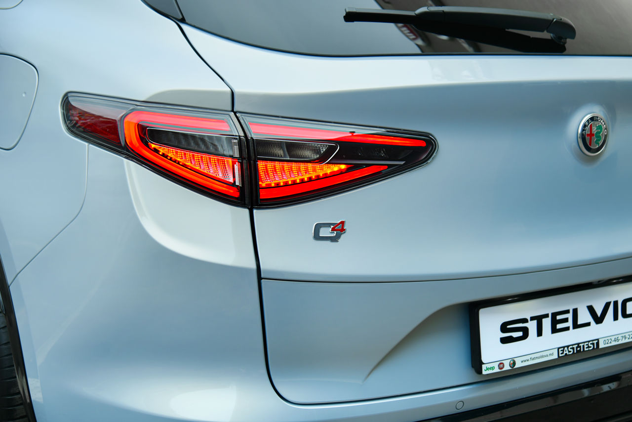 Alfa Romeo Stelvio фото 5