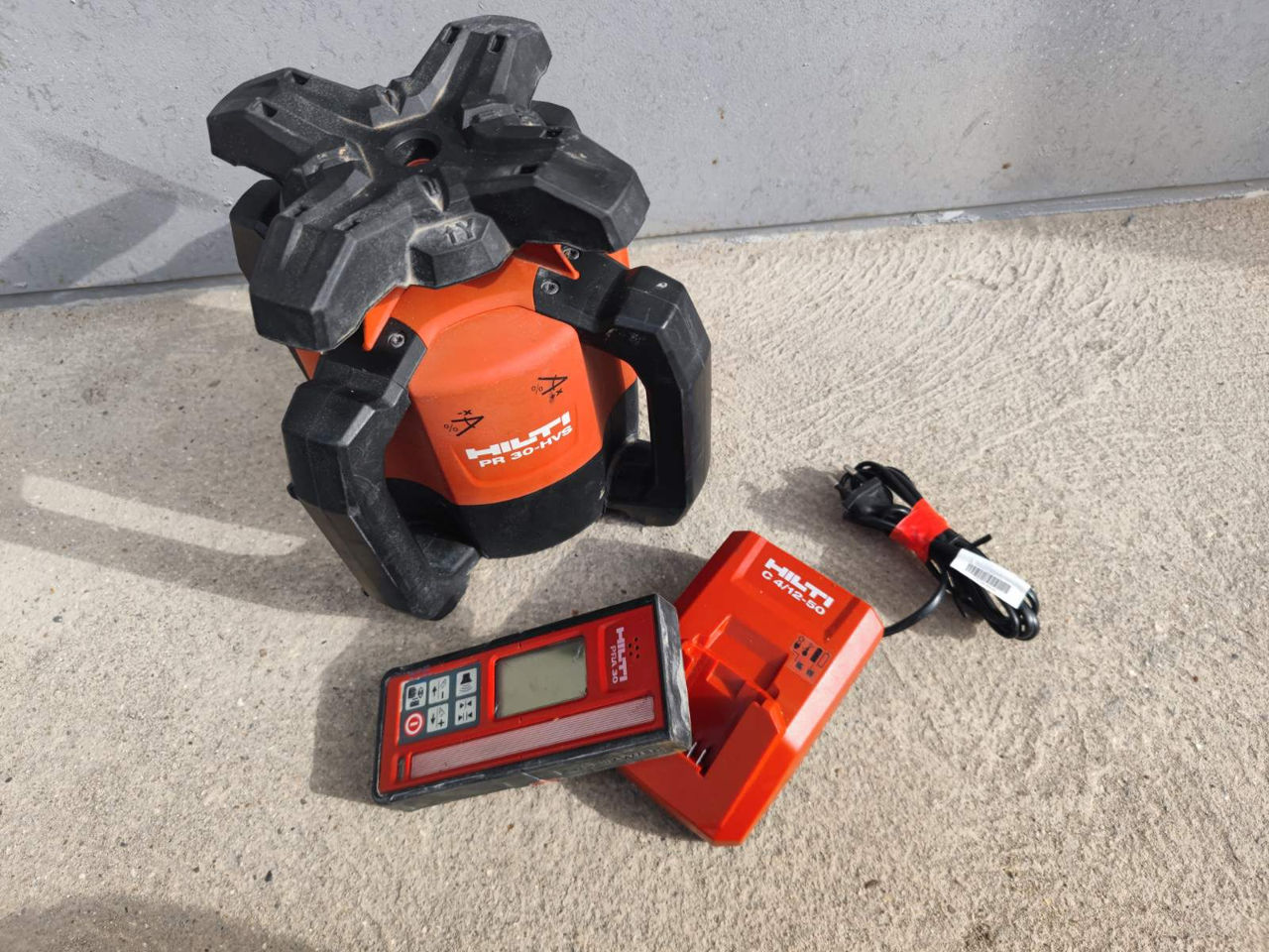 Hilti PR-30 HVS model nou + Încărcător + Detector = 690 euro foto 7