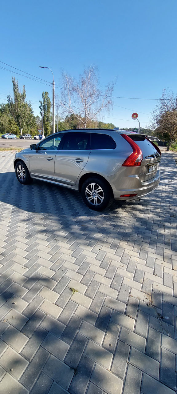 Volvo XC60 foto 2