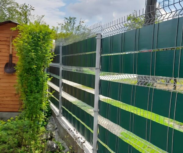 Bandă de plastic pentru gard. foto 1