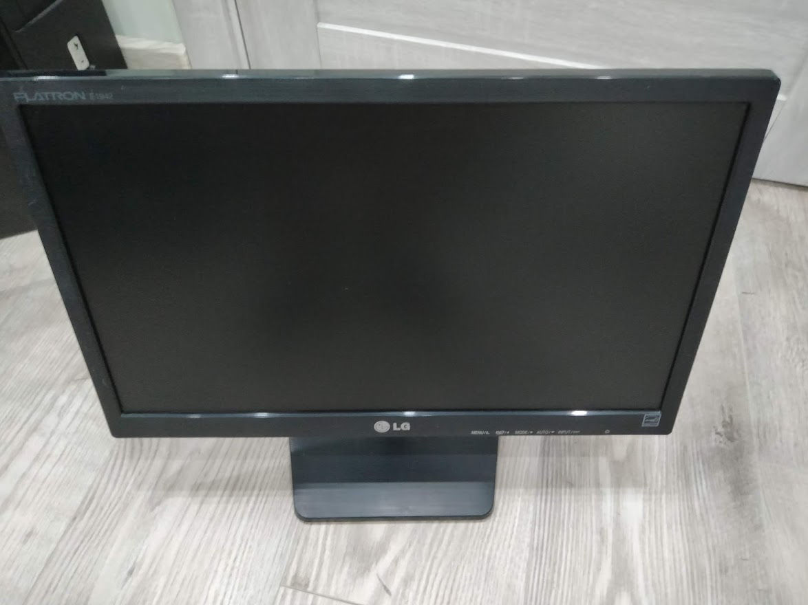 Monitor LG FLATRON E1942CBN