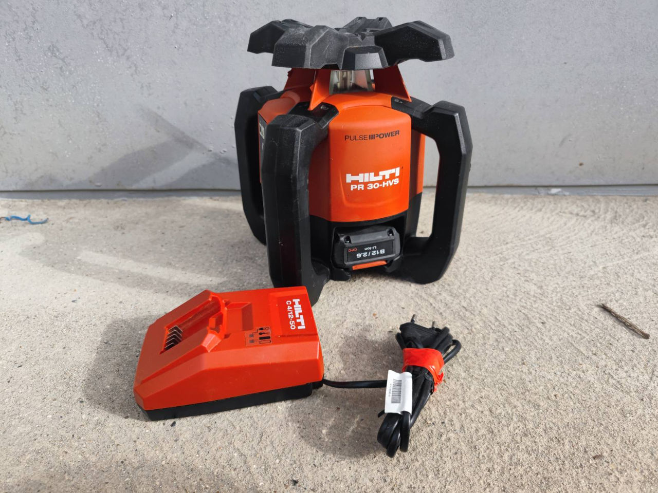 Hilti PR-30 HVS model nou + Încărcător + Detector = 690 euro foto 5