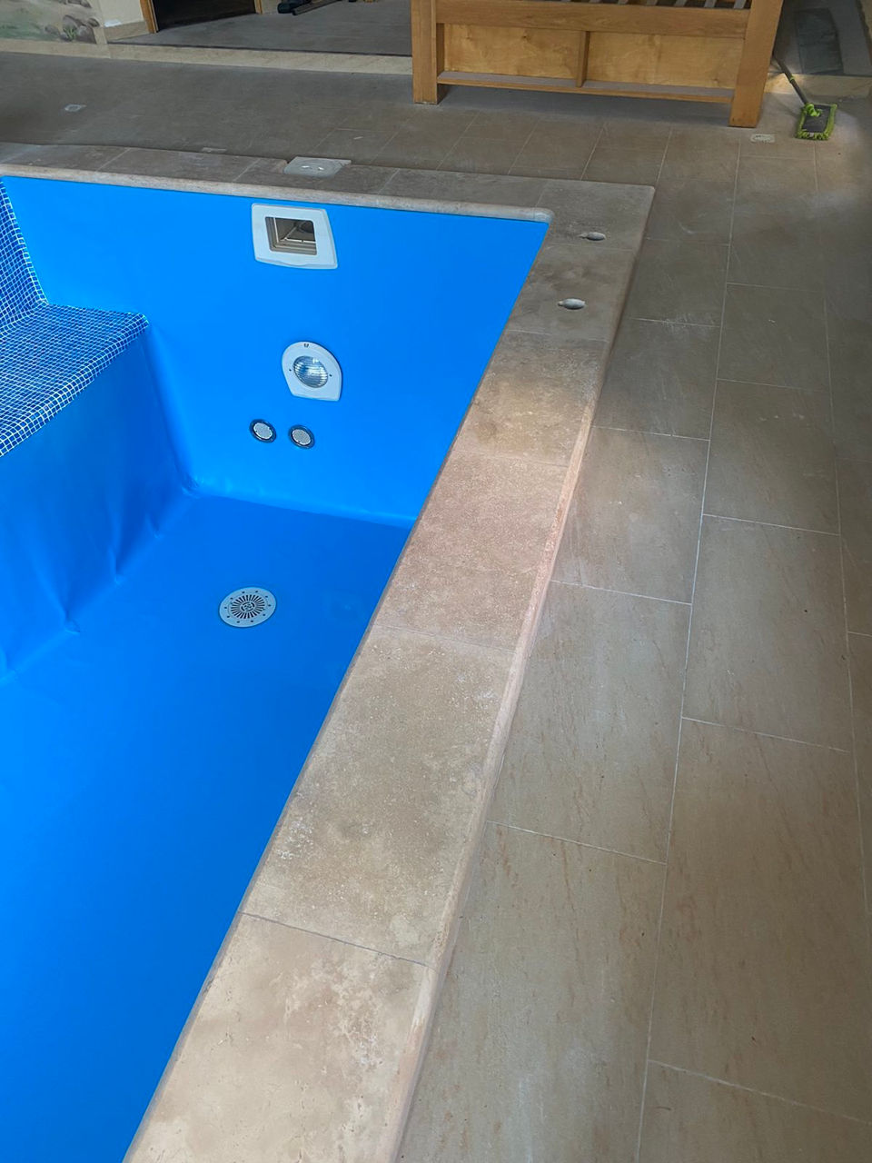 Travertin pavaj, travertin pentru piscină, plăci de travertin antiderapante pentru exterior foto 14