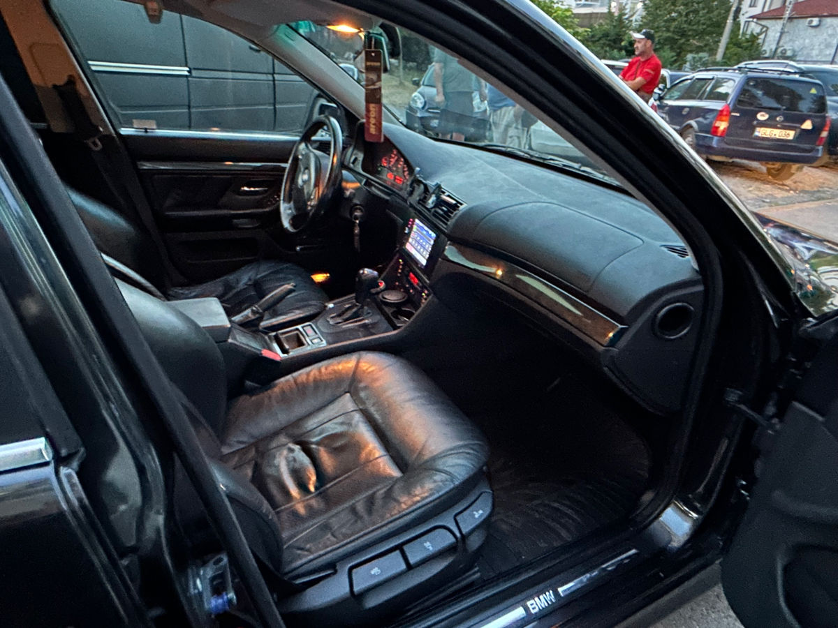 BMW 5 Series фото 5