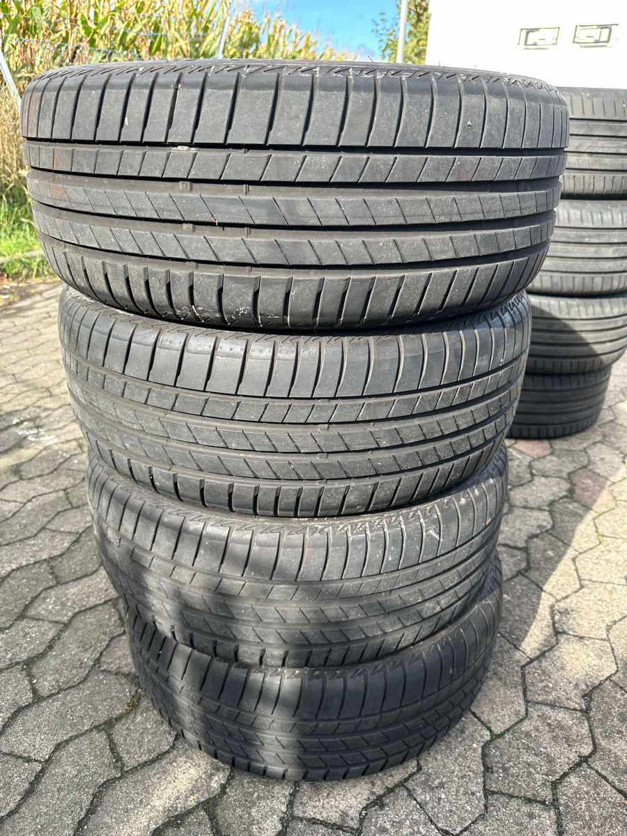 4X 225 / 45 R 18 Vara foto 0