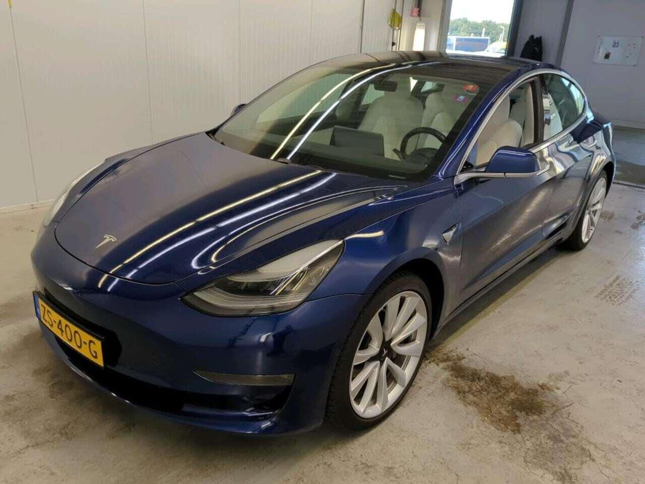 Tesla Model 3 фото 0